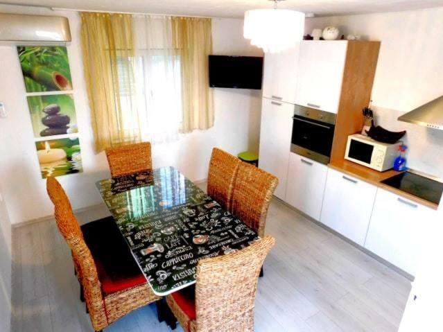Littlevenice Appartme 50M From Sea Трогір Екстер'єр фото